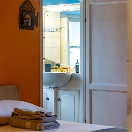 Cozy With A View On The Walls Apartamento